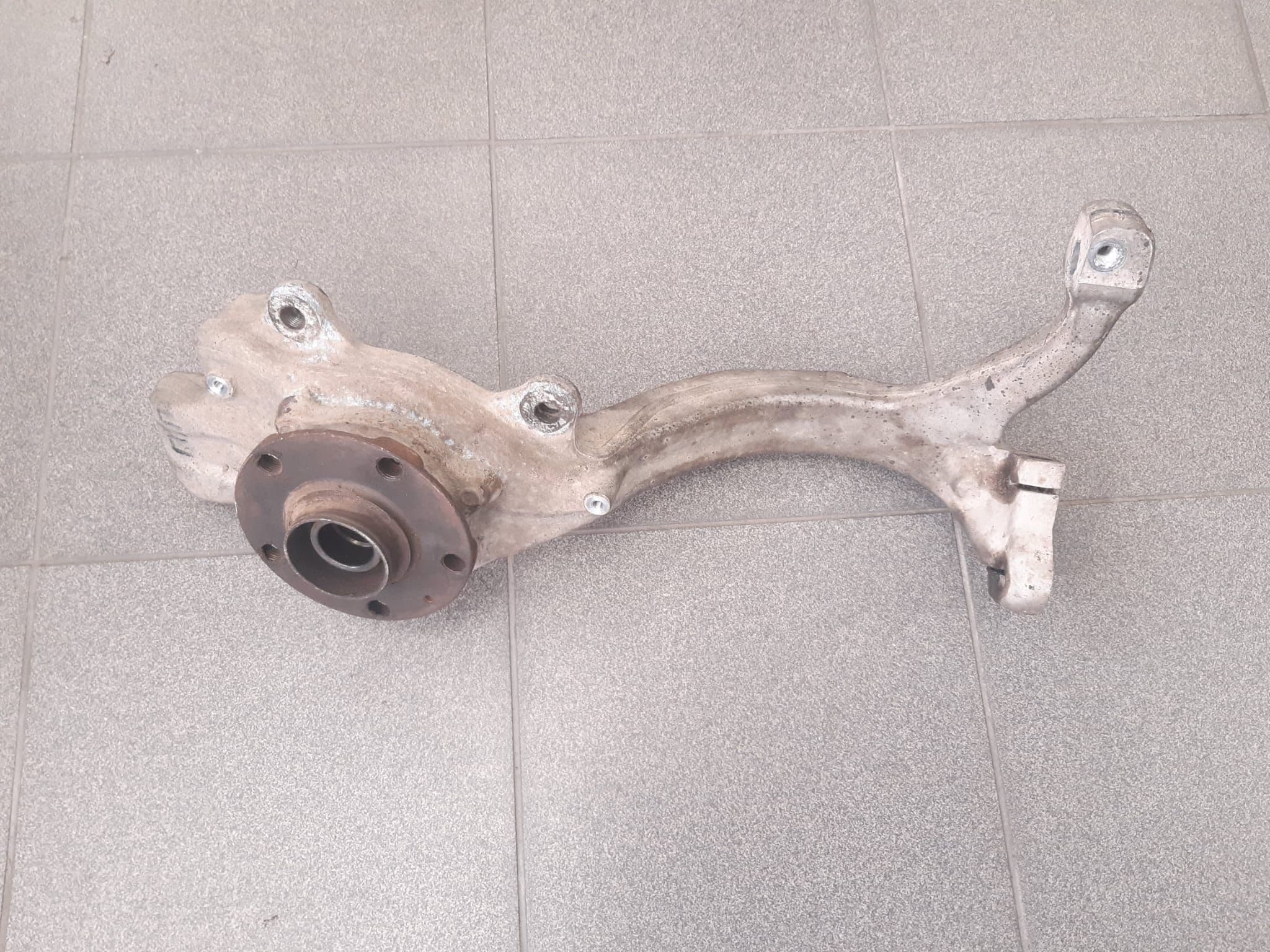 Поворотный кулак передний правый AUDI A6 2008 - foto 2