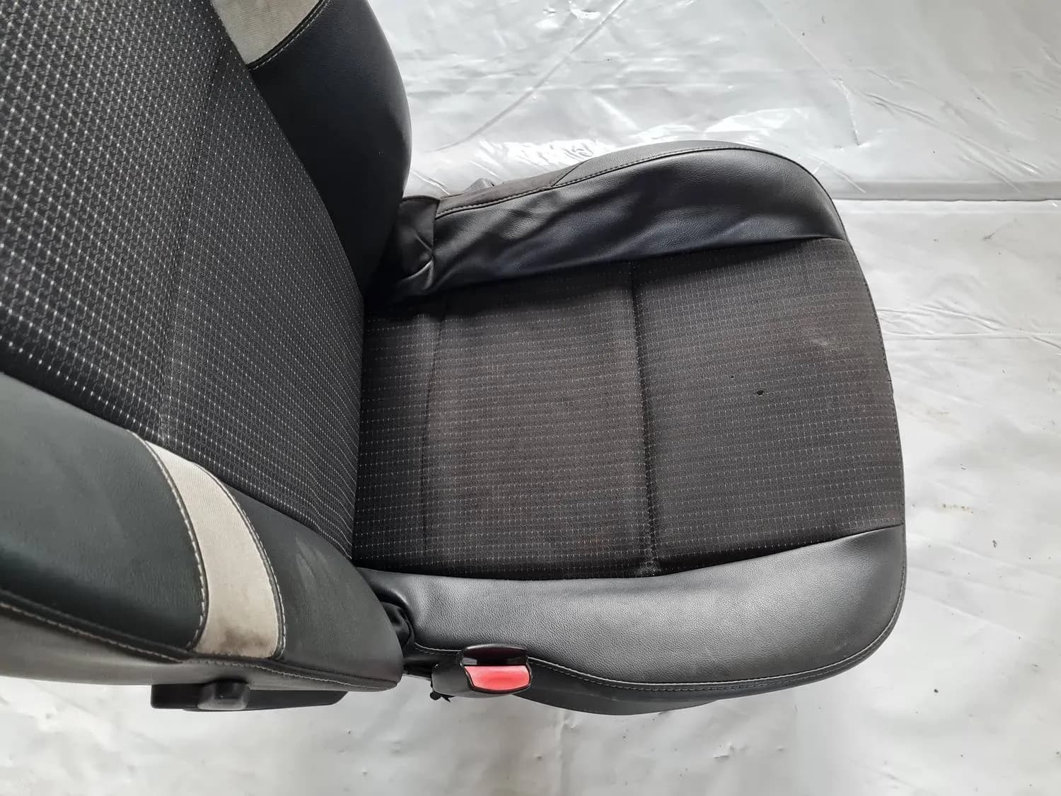 Переднее левое сиденье RENAULT SCENIC III 2011 - foto 5
