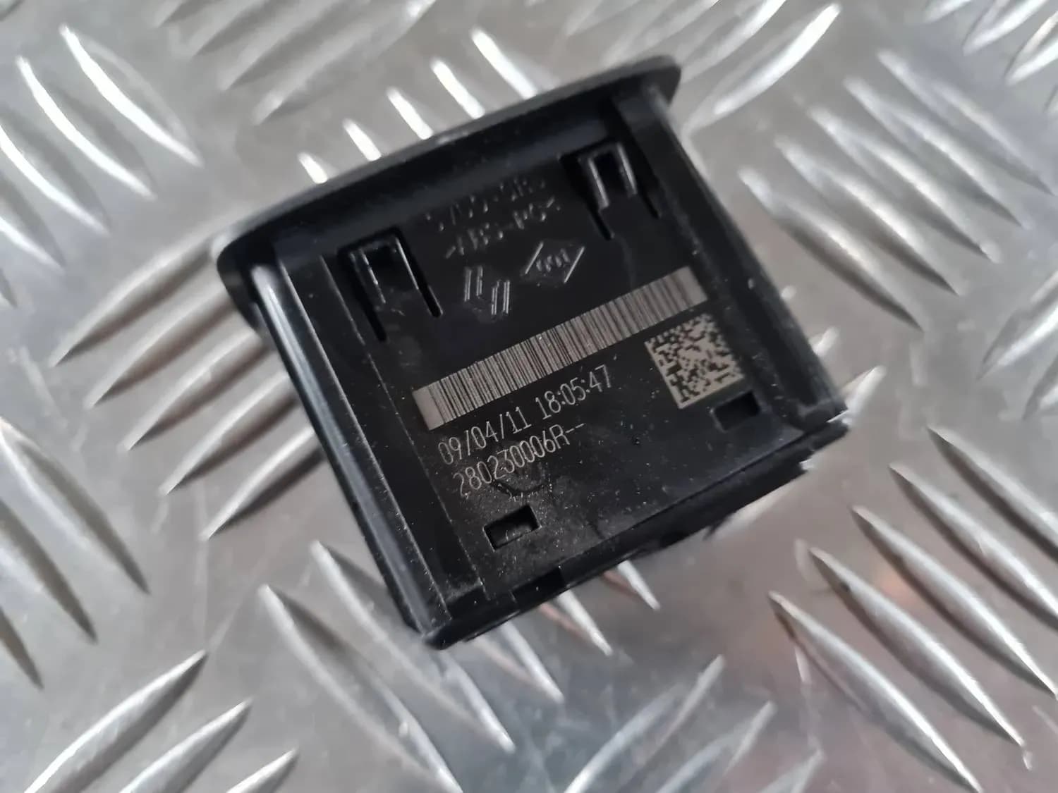 USB/AUX адаптер RENAULT SCENIC III 2011 - foto 2