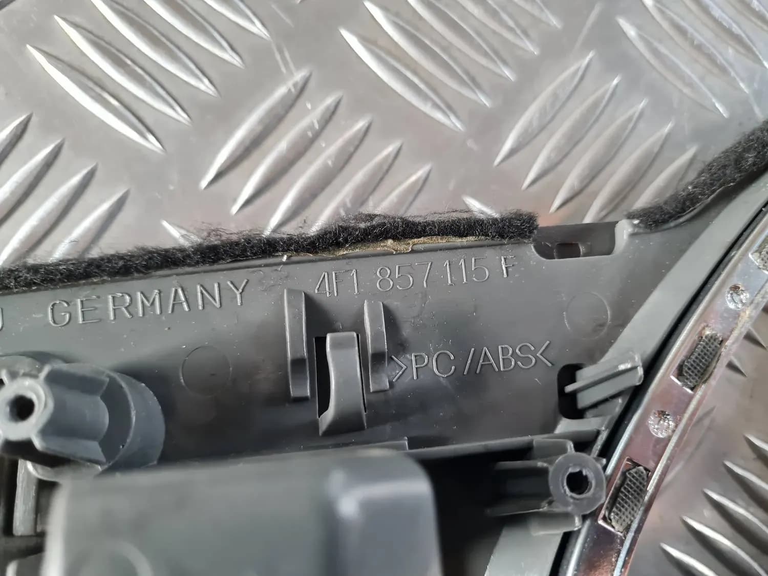 Накладка спидометра AUDI A6 2008 - foto 2