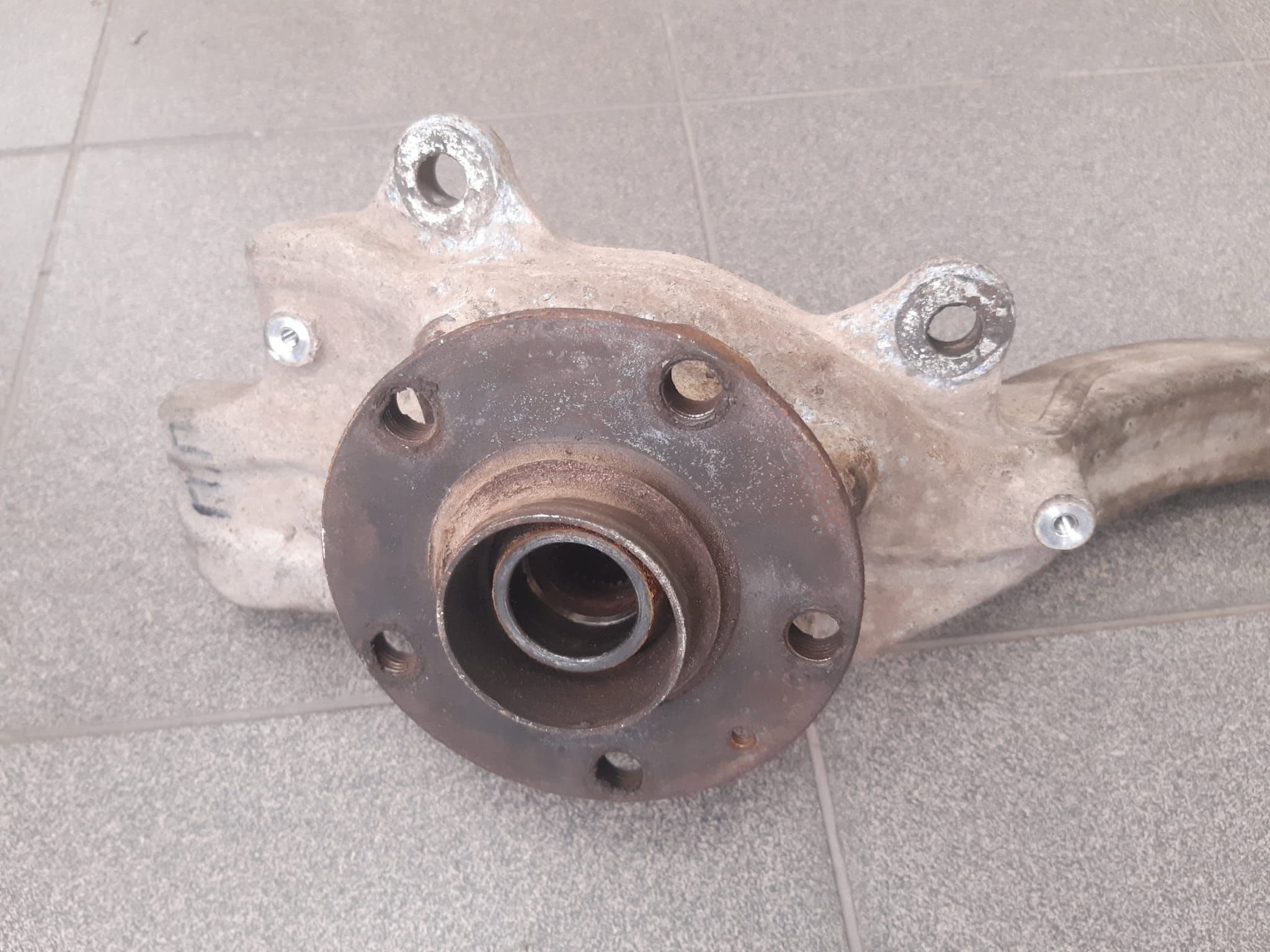 Поворотный кулак передний правый AUDI A6 2008 - foto 3