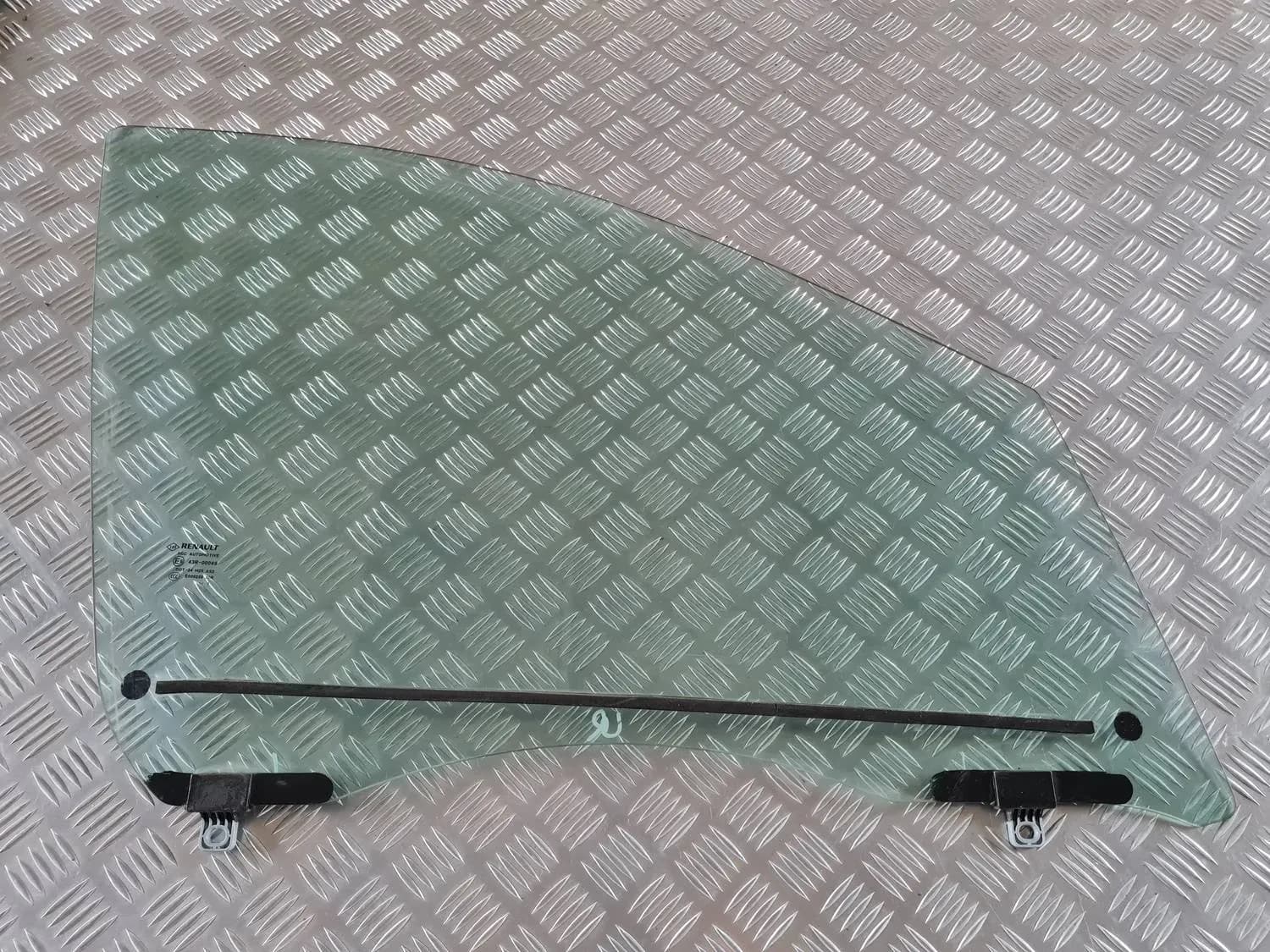 Стекло двери переднее правое RENAULT SCENIC III 2011 - foto 1