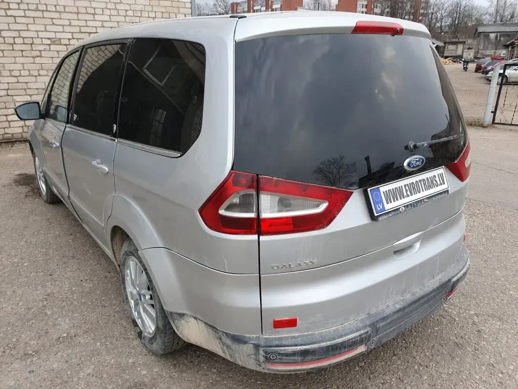 Фото разобранного автомобиля 3