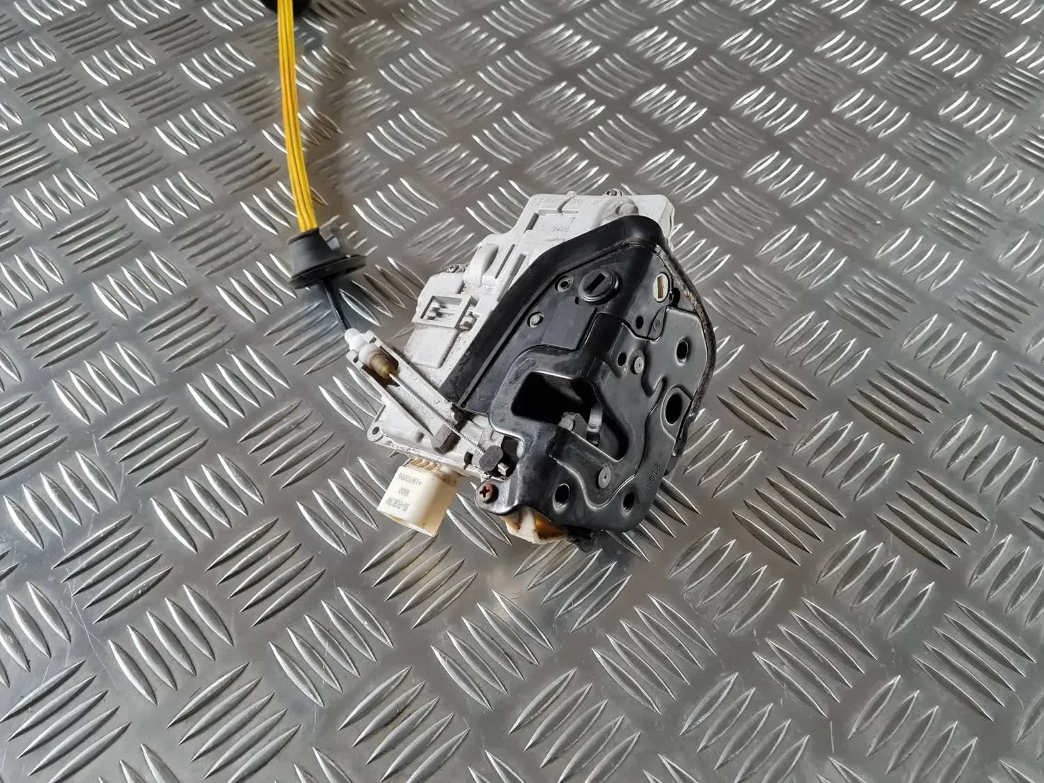 Замок двери задней правый AUDI A6 2008 - foto 3