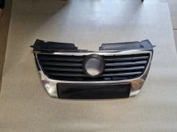 Большая верхняя решётка бампера VW PASSAT 2007 UNIVERSAL SILVER