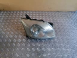 Передний правый фонарь TOYOTA AVENSIS 2005