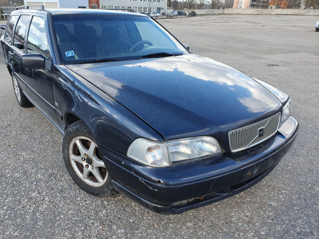 VOLVO V70 1997 349