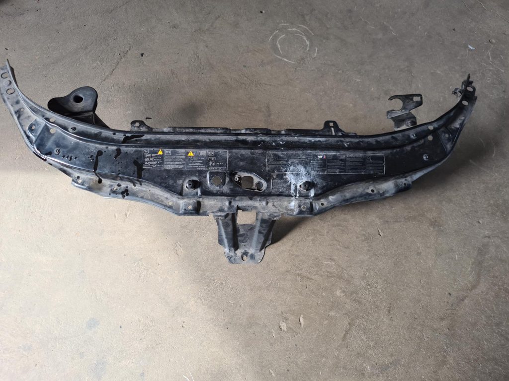 Priekšējā radiatora rāmja augšēja daļa priekš RENAULT ESPACE IV 2006 1 Priekšējā radiatora rāmja augšēja daļa priekš RENAULT ESPACE IV 2006