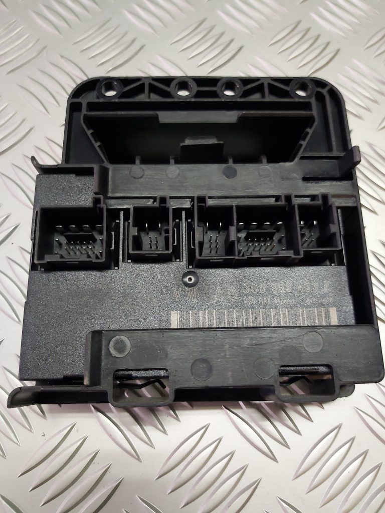 Komforta vadības bloks priekš VW PASSAT B6 2006 ANGL. UNIVERSAL 1 Komforta vadības bloks priekš VW PASSAT B6 2006 ANGL. UNIVERSAL