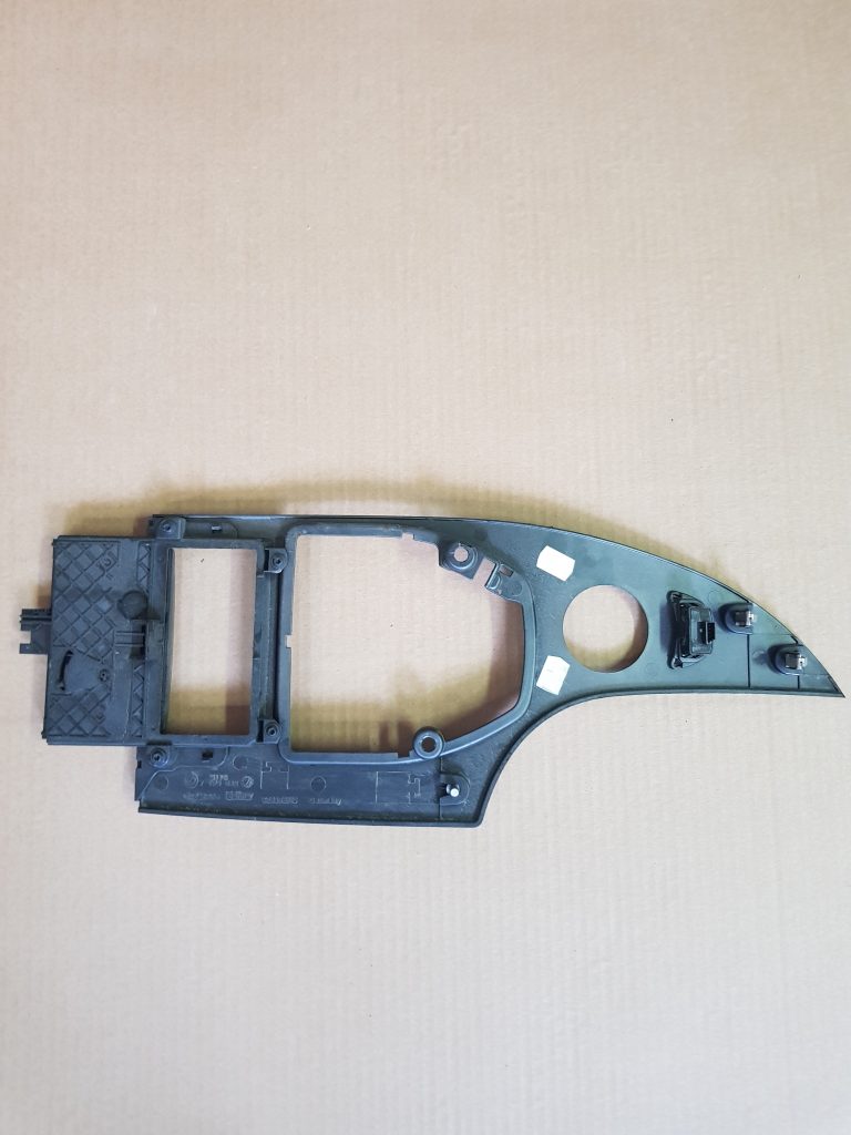 Dekoratīvs rāmis pārnesumu selektoram priekš BMW 520D E60 2006 ENG. 2 Dekoratīvs rāmis pārnesumu selektoram priekš BMW 520D E60 2006 ENG.