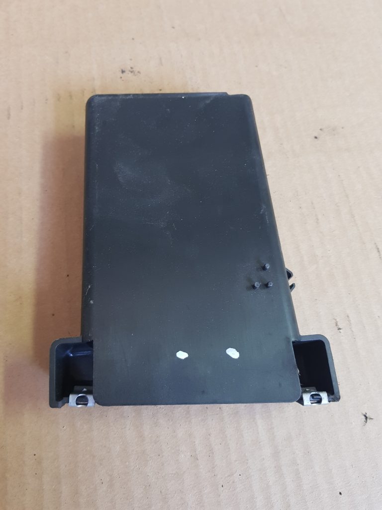 Krūzes turētājs priekš BMW 520D E60 2006 ENG. 2 Krūzes turētājs priekš BMW 520D E60 2006 ENG.