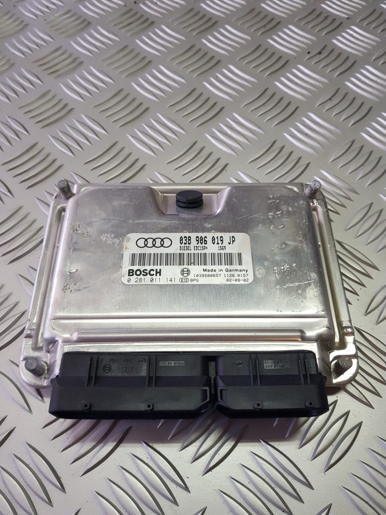 Dzinēja vadības bloks priekš AUDI A4 2004 1 Dzinēja vadības bloks priekš AUDI A4 2004