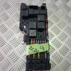 Drošinātāju relejas kaste priekš VOLVO XC70 2004