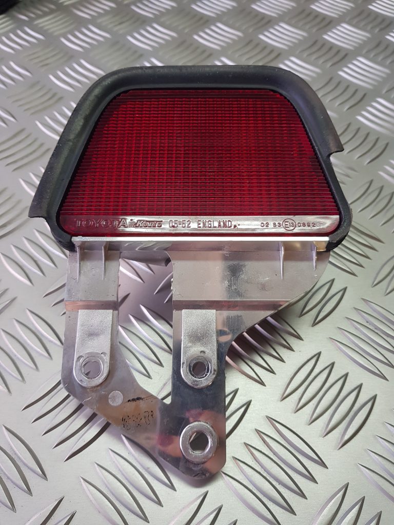 Stop signāls priekš TOYOTA AVENSIS 2004 1 Stop signāls priekš TOYOTA AVENSIS 2004