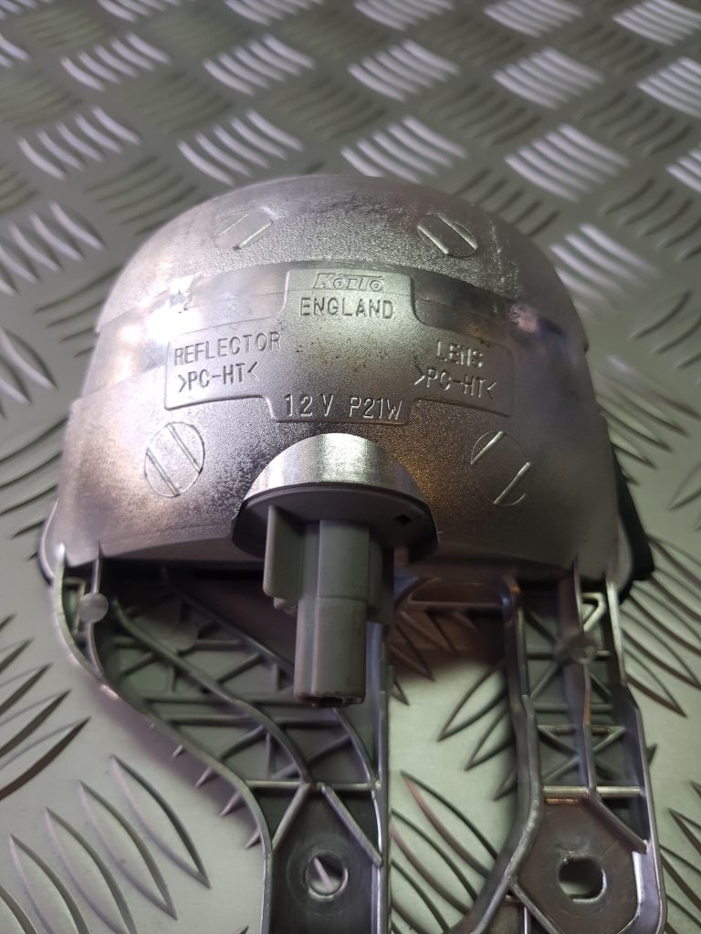 Stop signāls priekš TOYOTA AVENSIS 2004 2 Stop signāls priekš TOYOTA AVENSIS 2004