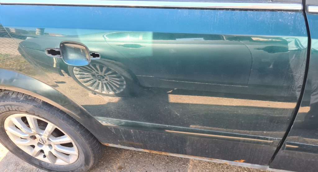 Aizmugurējās labās durvis priekš OPEL ASTRA H 2005 GREEN 1 Aizmugurējās labās durvis priekš OPEL ASTRA H 2005 GREEN