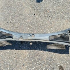 Vējstikla uzlikas (deflektora) režģis priekš SAAB 9-5 1999