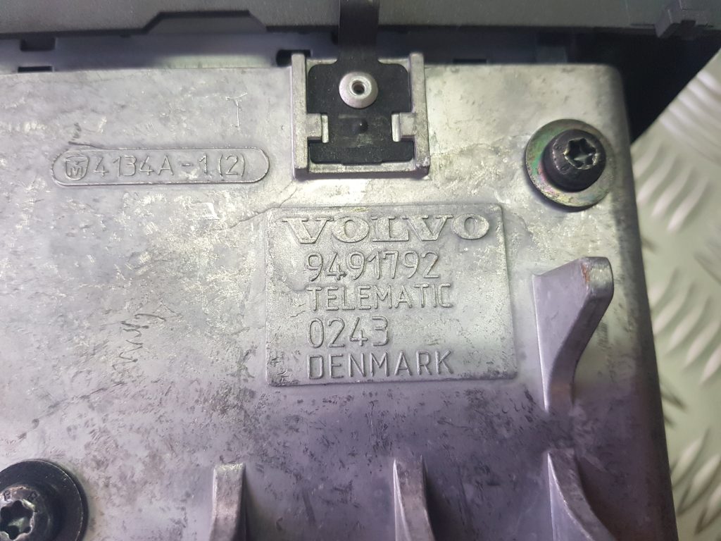 CD/DVD/Navigācijas bloks priekš VOLVO V70 2002 SILVER 3 CD/DVD/Navigācijas bloks priekš VOLVO V70 2002 SILVER