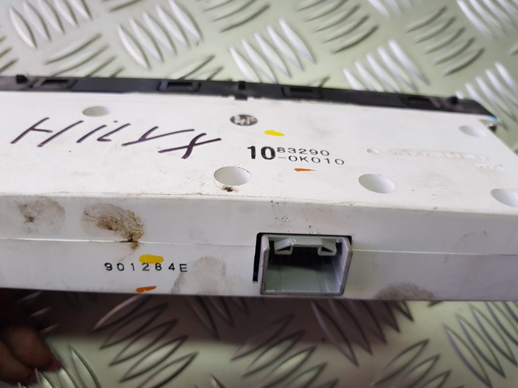 Displejs priekš TOYOTA HILUX 2009 2 Displejs priekš TOYOTA HILUX 2009