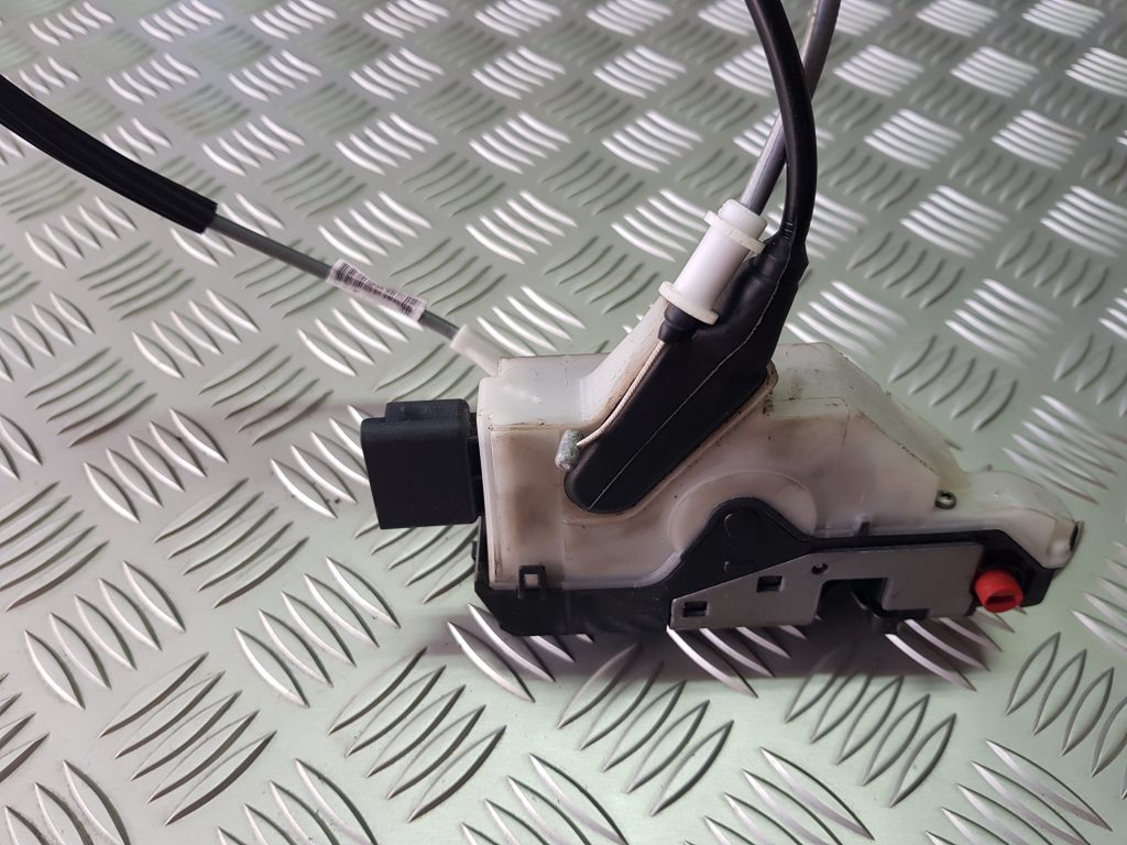 Aizmugurējo labo durvju slēdzene priekš CITROEN C4 2018 3 Aizmugurējo labo durvju slēdzene priekš CITROEN C4 2018