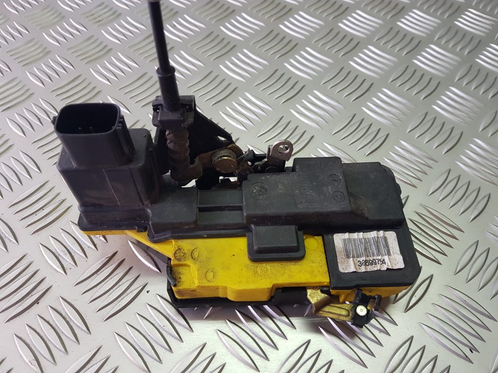 Aizmugurējo kreiso durvju slēdzene priekš VOLVO XC70 2004 2 Aizmugurējo kreiso durvju slēdzene priekš VOLVO XC70 2004