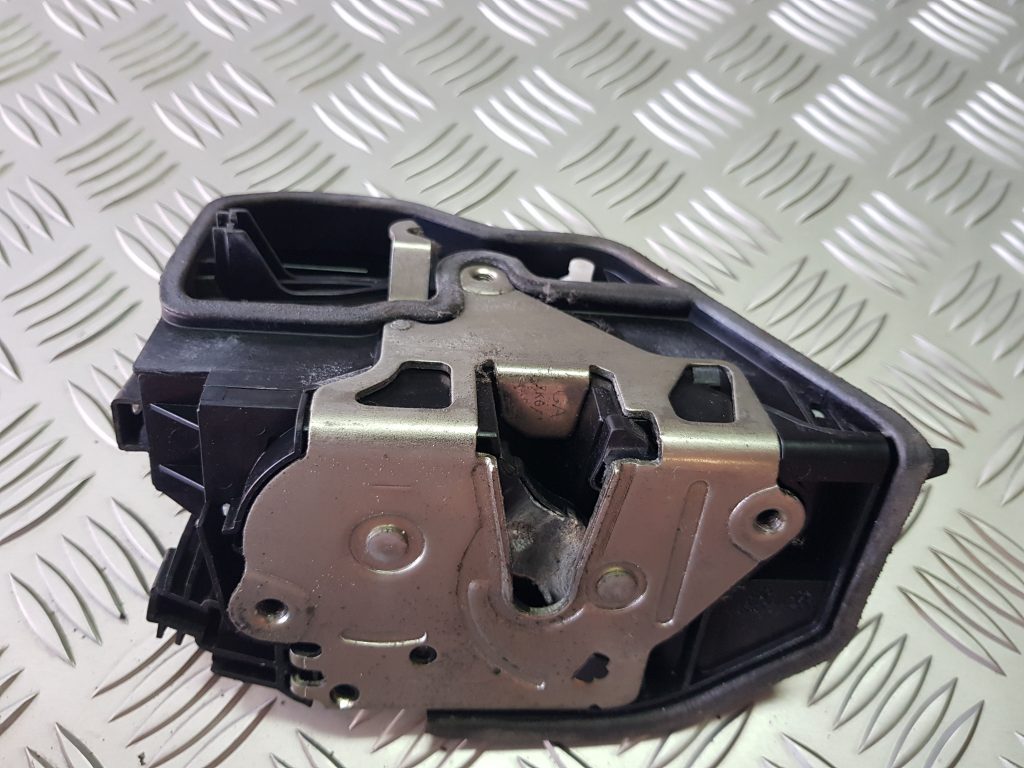 Priekšējo labo durvju slēdzene priekš BMW 520D E60 2006 ENG. 2 Priekšējo labo durvju slēdzene priekš BMW 520D E60 2006 ENG.