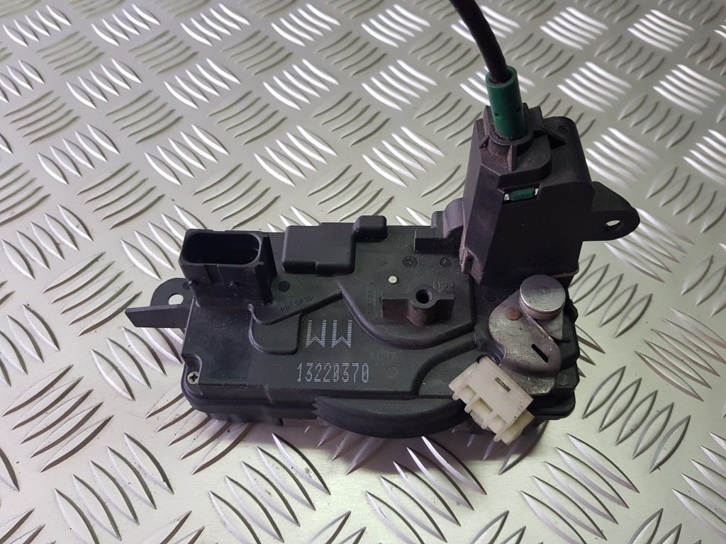 Priekšējo labo durvju slēdzene priekš OPEL ASTRA H STATION WAGON 2009 1 Priekšējo labo durvju slēdzene priekš OPEL ASTRA H STATION WAGON 2009