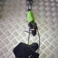 Aizmugurējo labo durvju slēdzene priekš TOYOTA HILUX 2009