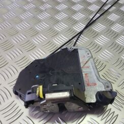 Priekšējo labo durvju slēdzene priekš TOYOTA VERSO 2012