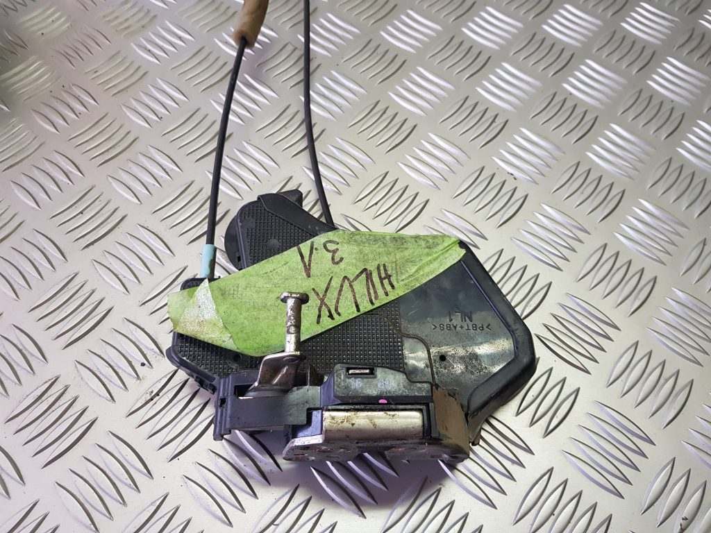 Aizmugurējo kreiso durvju slēdzene priekš TOYOTA HILUX 2009 1 Aizmugurējo kreiso durvju slēdzene priekš TOYOTA HILUX 2009