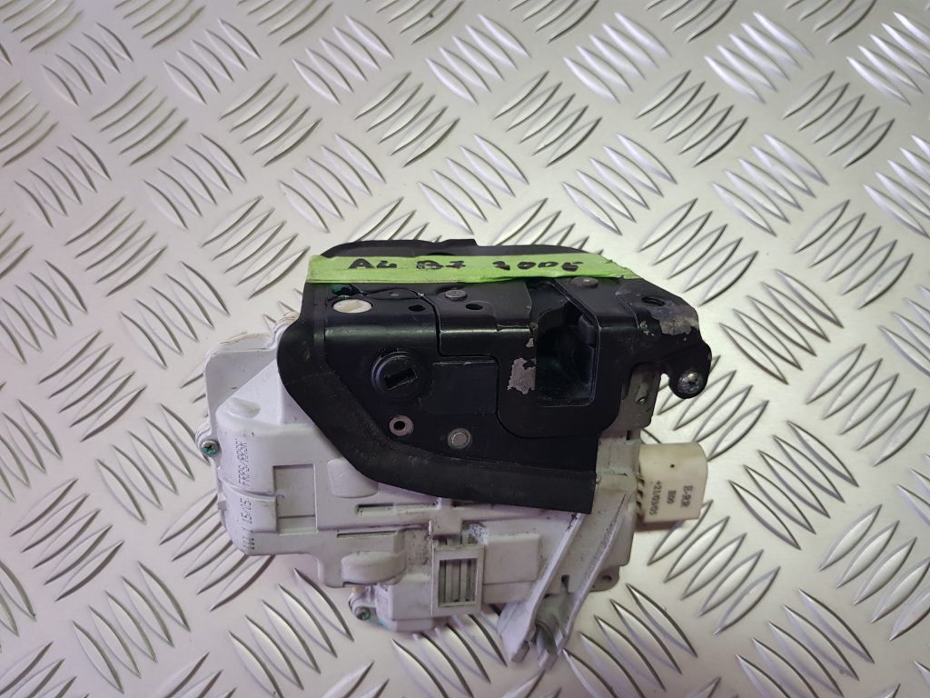 Priekšējo labo durvju slēdzene priekš AUDI A4 2005 2 Priekšējo labo durvju slēdzene priekš AUDI A4 2005