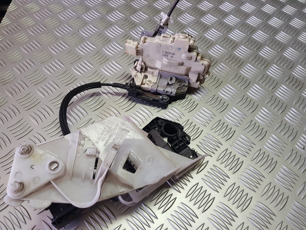 Priekšējo kreiso durvju slēdzene priekš VW GOLF 2014 1 Priekšējo kreiso durvju slēdzene priekš VW GOLF 2014