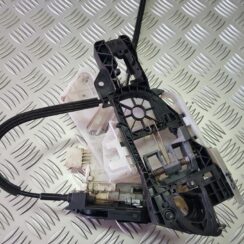 Priekšējo kreiso durvju slēdzene priekš VW PASSAT B6 2008 ANGL.