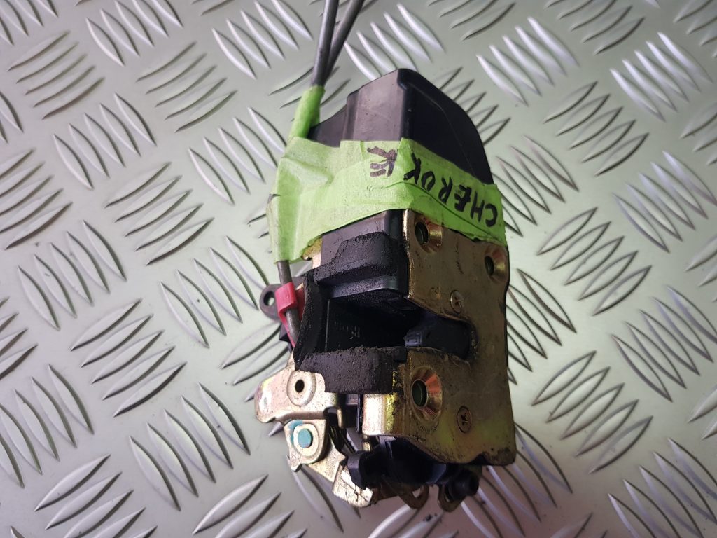 Priekšējo labo durvju slēdzene priekš JEEP GRAND CHEROKEE 2004 2 Priekšējo labo durvju slēdzene priekš JEEP GRAND CHEROKEE 2004