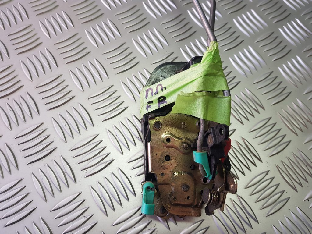 Priekšējo labo durvju slēdzene priekš JEEP GRAND CHEROKEE 2004 1 Priekšējo labo durvju slēdzene priekš JEEP GRAND CHEROKEE 2004