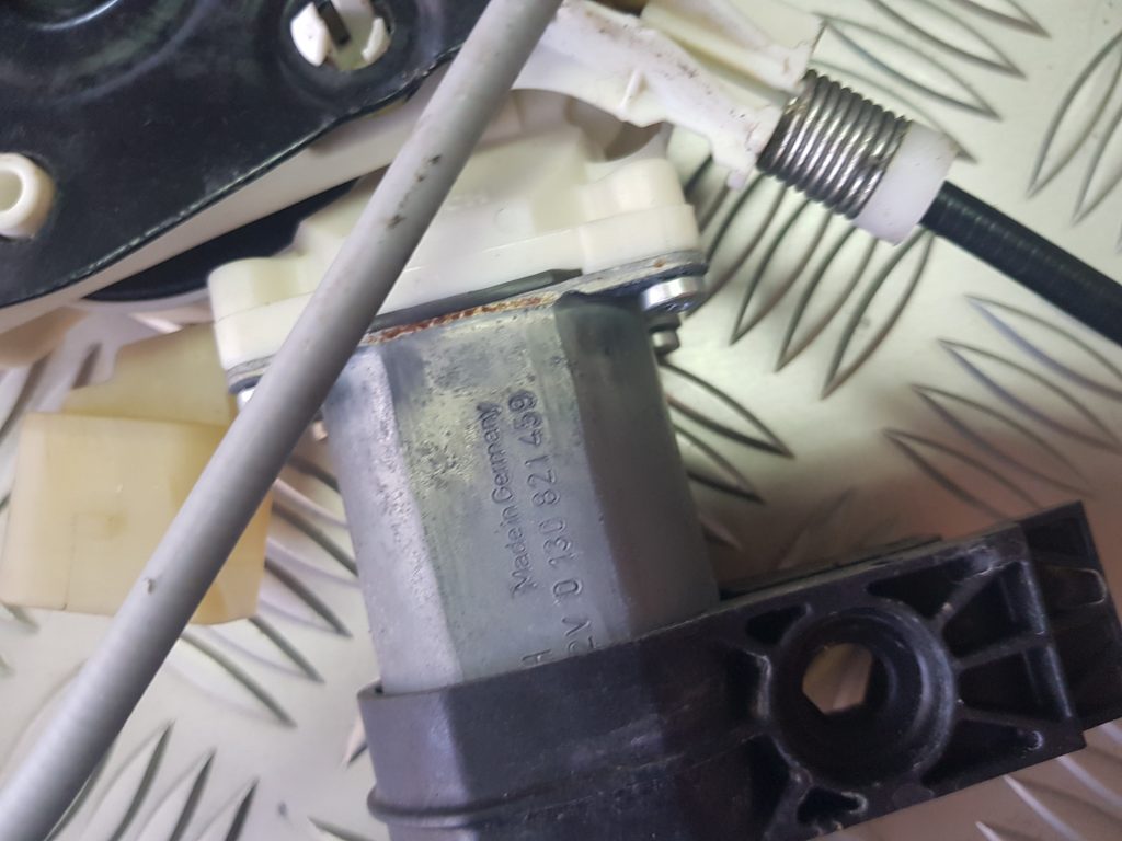 Stikla pacelšanas mehānisms priekšējais kreisais priekš BMW 525D E61 2007 TOURING BLACK 4 Stikla pacelšanas mehānisms priekšējais kreisais priekš BMW 525D E61 2007 TOURING BLACK