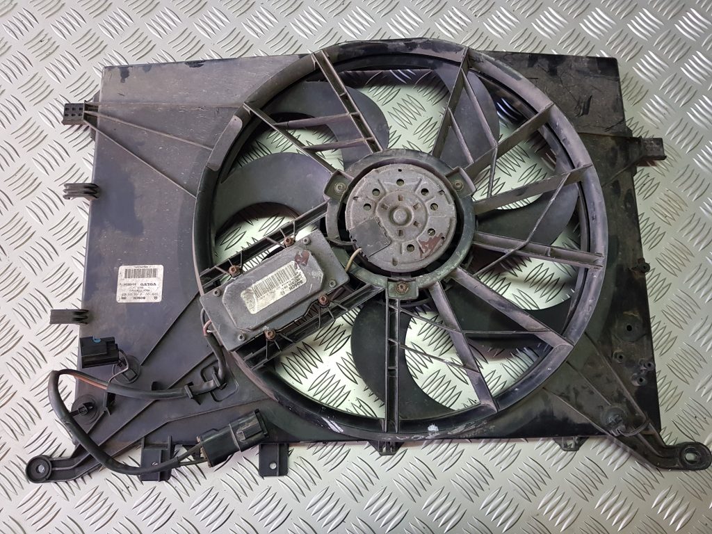 Dzesēšanas radiatora ventilators priekš VOLVO V70 2002 SILVER 3 Dzesēšanas radiatora ventilators priekš VOLVO V70 2002 SILVER