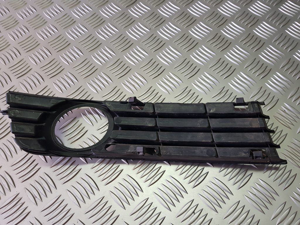 Miglas luktura reste, pa kreisi priekš AUDI A4 2001 2 Miglas luktura reste, pa kreisi priekš AUDI A4 2001