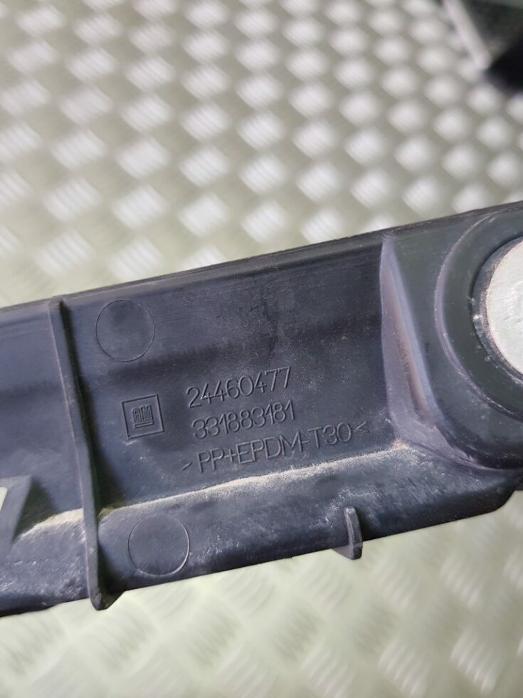 Aizmugurējā bufera centrālais stiprinājums priekš OPEL ASTRA H STATION WAGON 2009