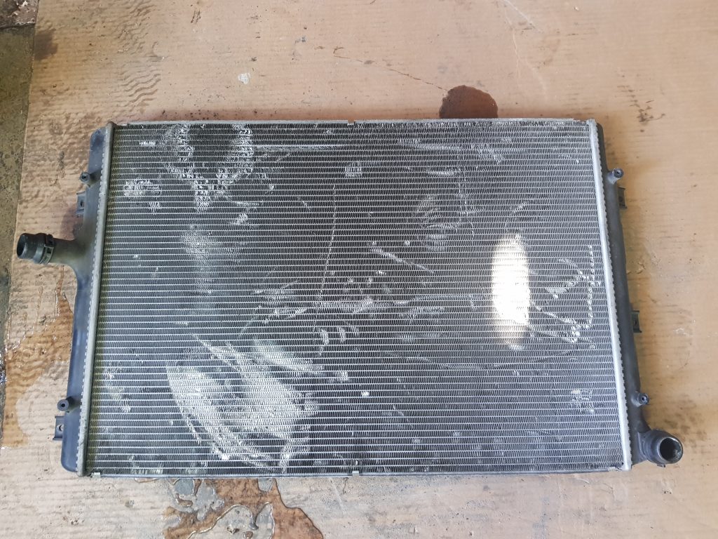 Radiatoru komplekts priekš VW PASSAT B6 2008 ANGL. 2 Radiatoru komplekts priekš VW PASSAT B6 2008 ANGL.