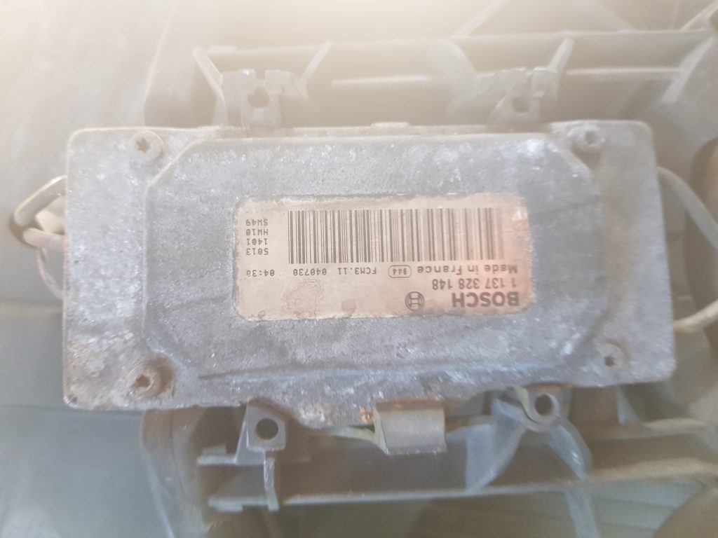 Dzesēšanas radiatora ventilators priekš VOLVO S40 2004 Grey 2 Dzesēšanas radiatora ventilators priekš VOLVO S40 2004 Grey