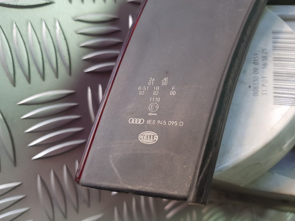 Aizmugurējais kreisais lukturis priekš AUDI A4 2003 3 Aizmugurējais kreisais lukturis priekš AUDI A4 2003