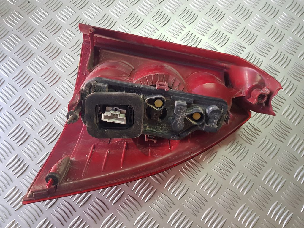 Aizmugurējais kreisais lukturis priekš PEUGEOT 307 2007 1 Aizmugurējais kreisais lukturis priekš PEUGEOT 307 2007