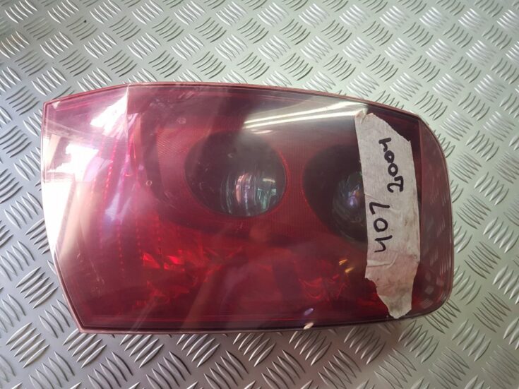 Aizmugurējais labais lukturis priekš PEUGEOT 407 2005
