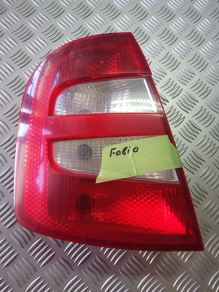 Aizmugurējais kreisais lukturis priekš ŠKODA FABIA 2003 1 Aizmugurējais kreisais lukturis priekš ŠKODA FABIA 2003