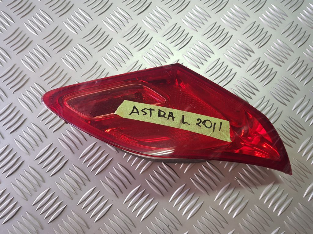 Bagāžnieka vāka kreisais lukturis priekš OPEL ASTRA J 2011 1 Bagāžnieka vāka kreisais lukturis priekš OPEL ASTRA J 2011