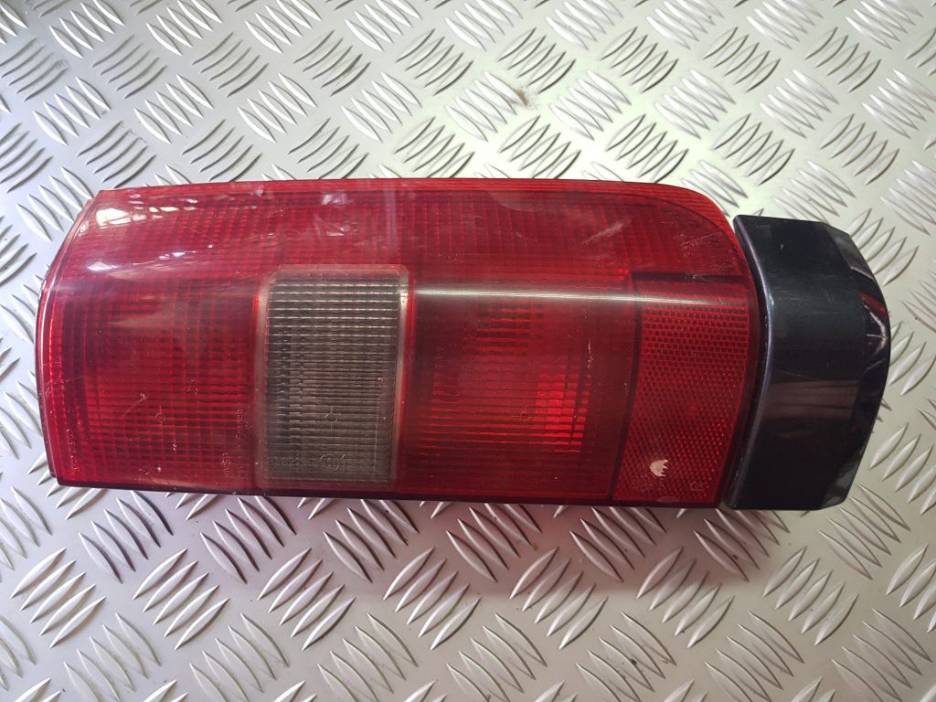 Aizmugurējais labais lukturis priekš VOLVO V70 1997 1 Aizmugurējais labais lukturis priekš VOLVO V70 1997