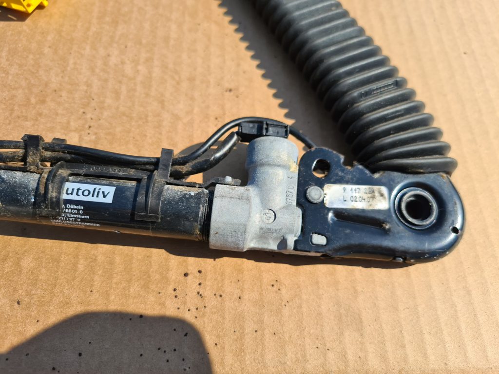 Priekšējās drošības jostas sprādze priekš BMW 525D E61 2007 TOURING BLACK 2 Priekšējās drošības jostas sprādze priekš BMW 525D E61 2007 TOURING BLACK