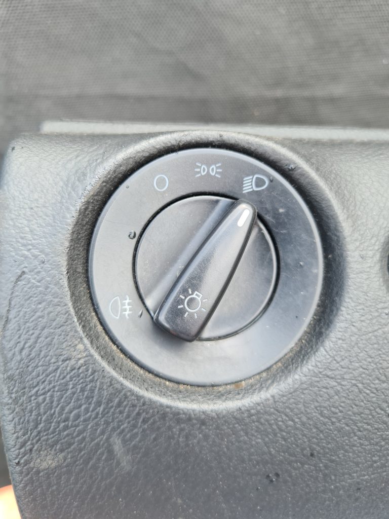 Gaismas slēdzis priekš VW PASSAT 2000 BLUE 1 Gaismas slēdzis priekš VW PASSAT 2000 BLUE