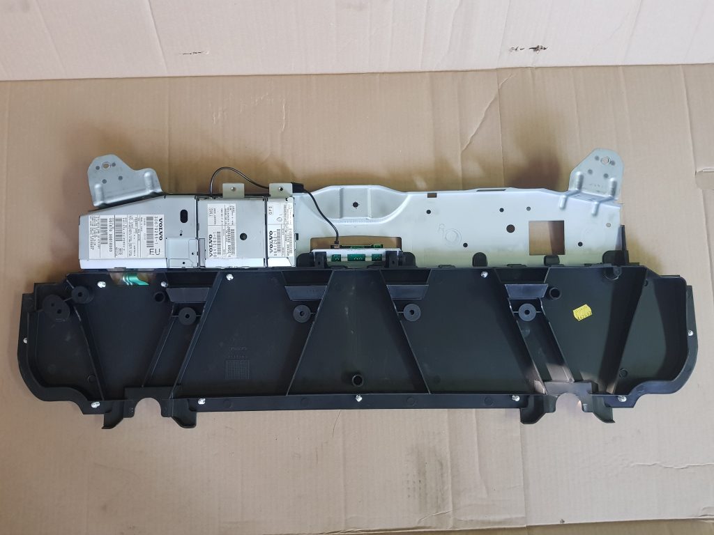 Antenas pastiprinātāja bloks priekš VOLVO XC90 2004 2 Antenas pastiprinātāja bloks priekš VOLVO XC90 2004